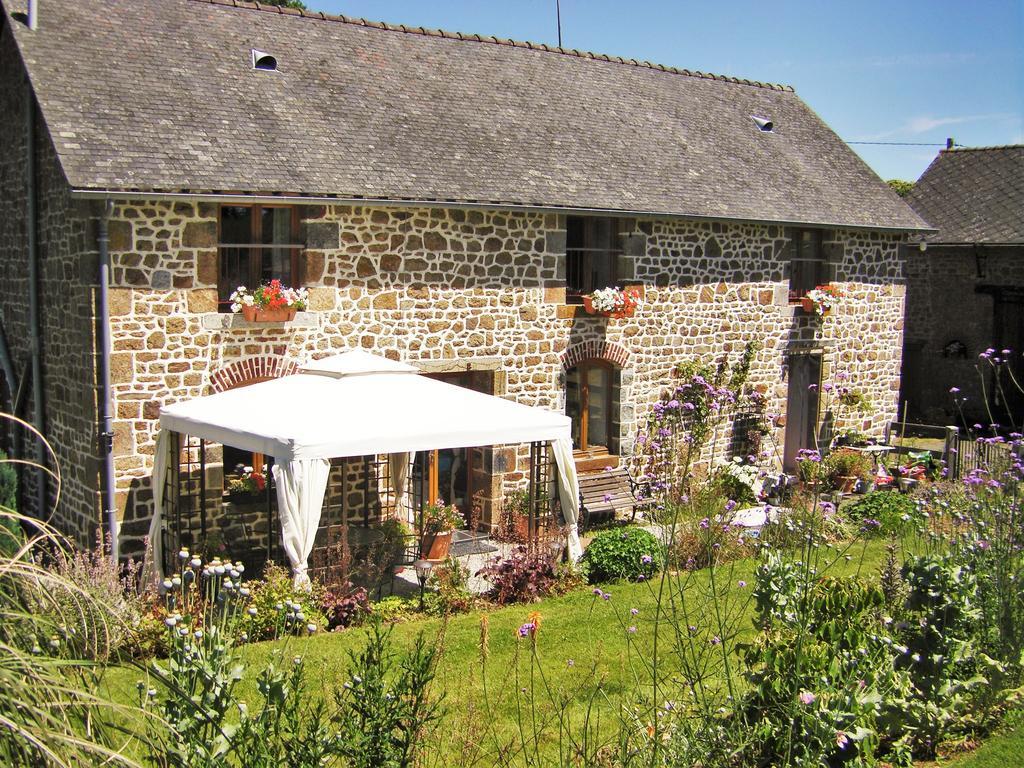 La Cloue Bed and Breakfast Sainte-Marie-du-Bois  Buitenkant foto