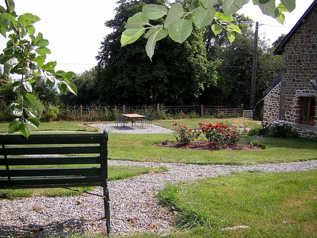 La Cloue Bed and Breakfast Sainte-Marie-du-Bois  Buitenkant foto
